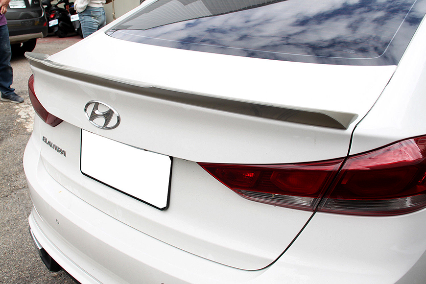 Aftermarket Trunk Wing for Hyundai Elantra Sport.