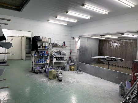 尾門裝飾條與配件：針對 SUV 與皮卡設計的尾門防護與修飾零件。